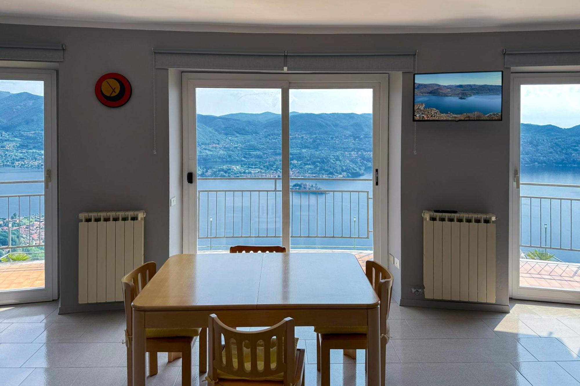 Appartamento Alberti Con Vista Lago Madonna Del Sasso 外观 照片