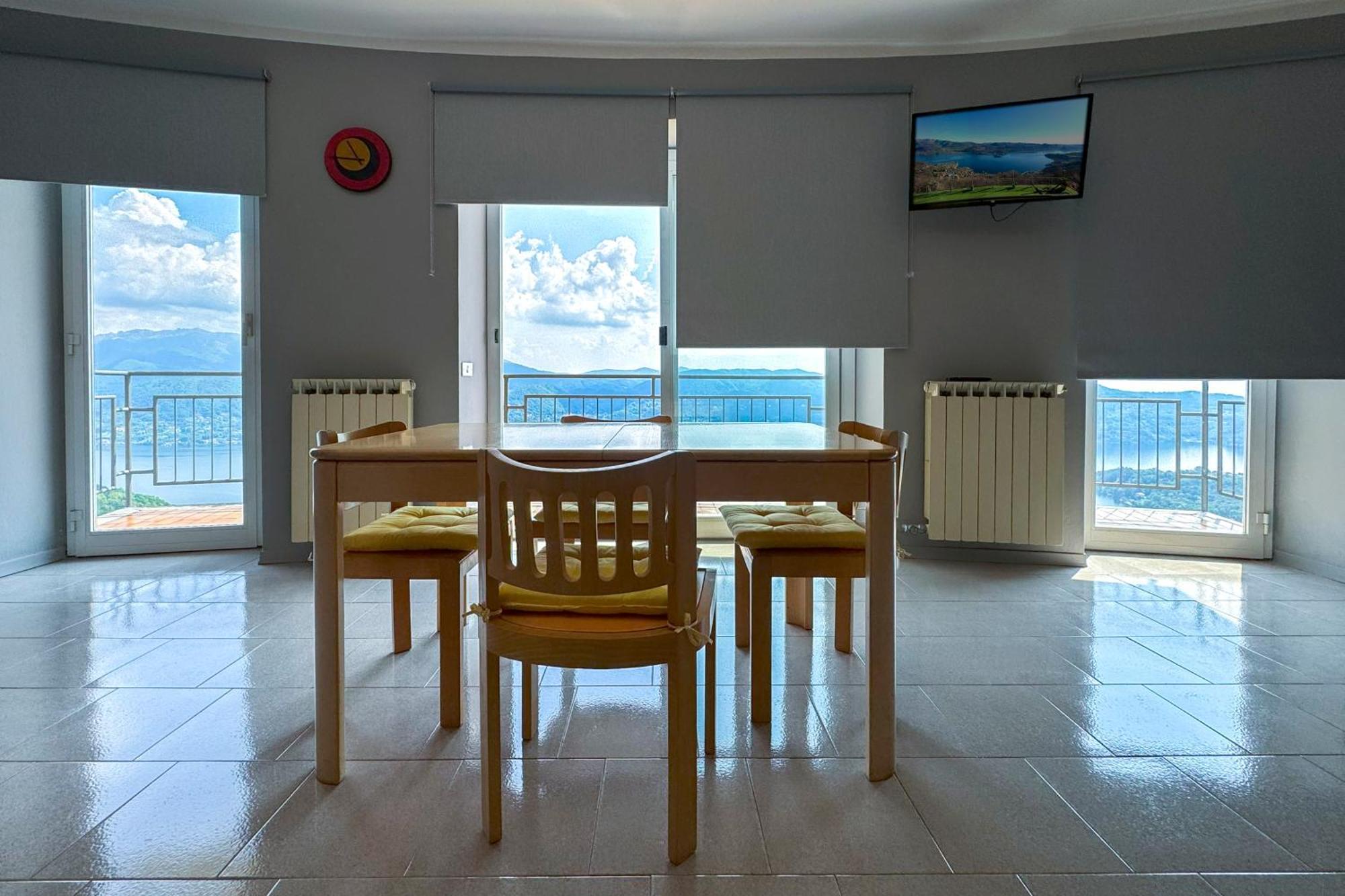 Appartamento Alberti Con Vista Lago Madonna Del Sasso 外观 照片