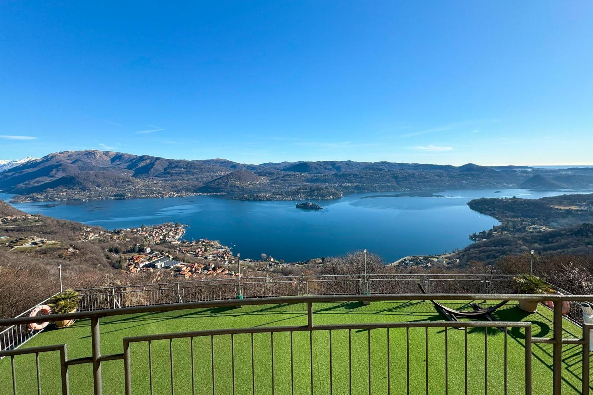 Appartamento Alberti Con Vista Lago Madonna Del Sasso 外观 照片