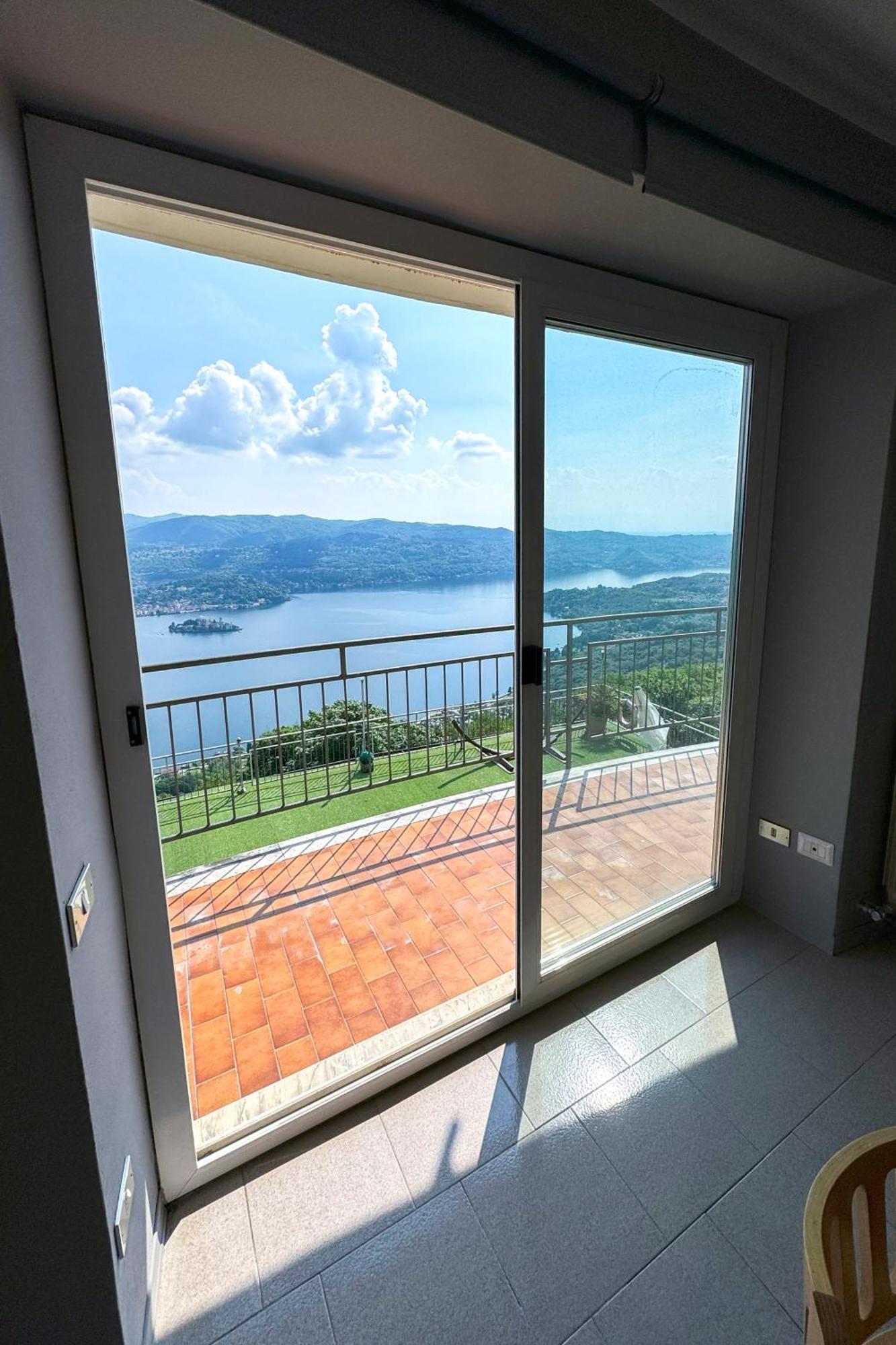 Appartamento Alberti Con Vista Lago Madonna Del Sasso 外观 照片