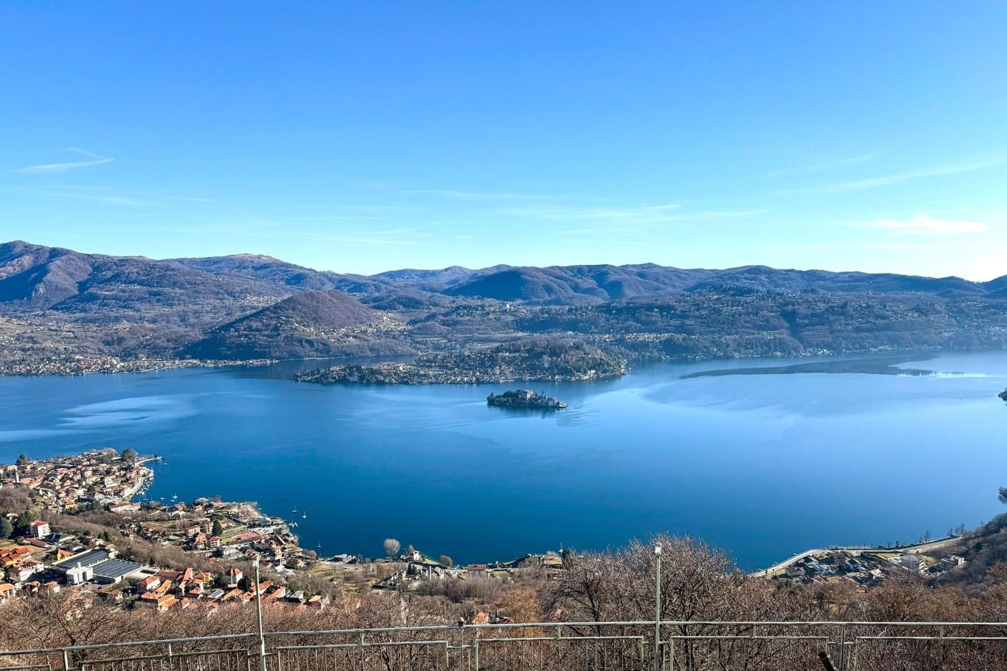 Appartamento Alberti Con Vista Lago Madonna Del Sasso 外观 照片