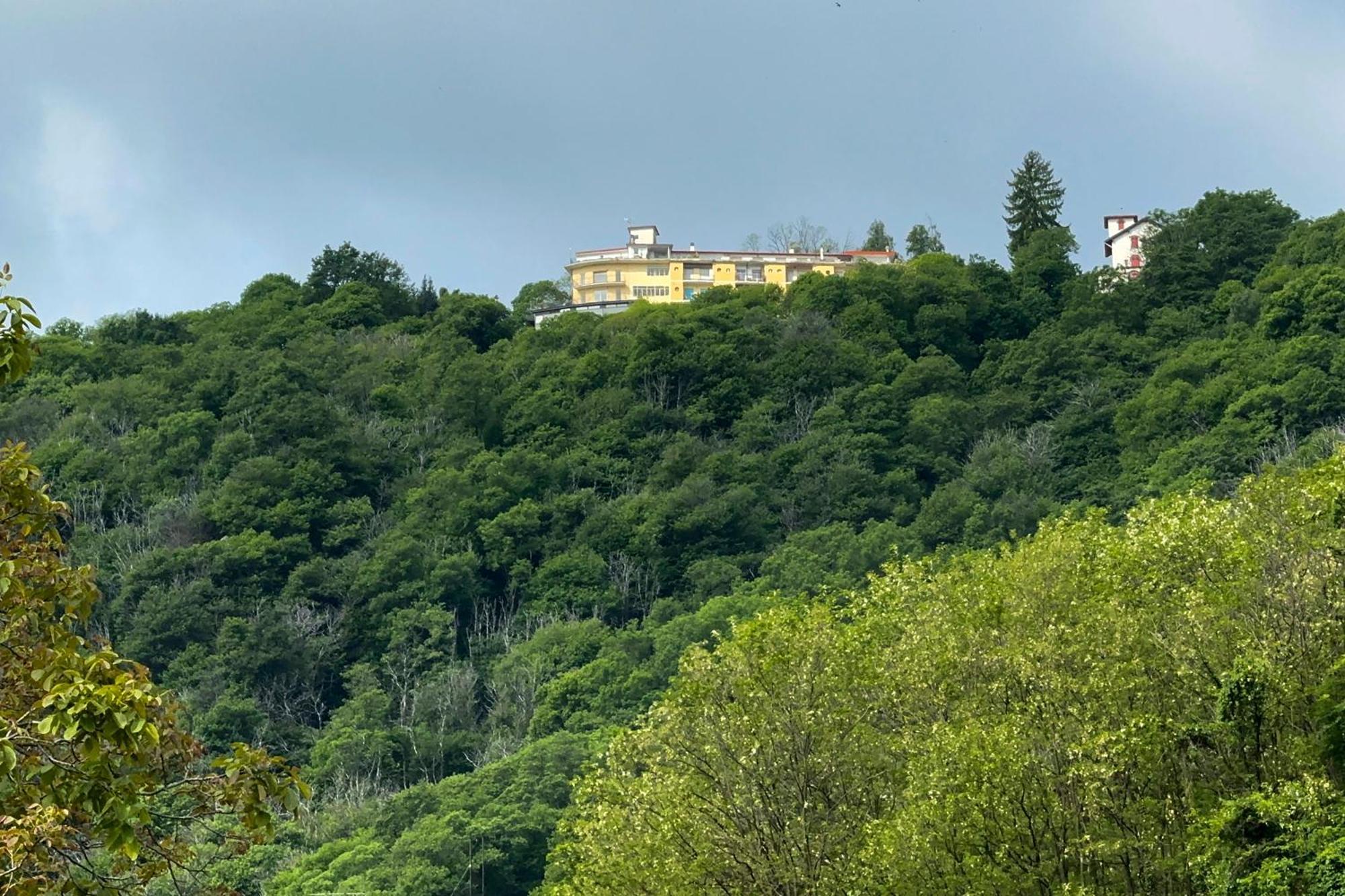 Appartamento Alberti Con Vista Lago Madonna Del Sasso 外观 照片