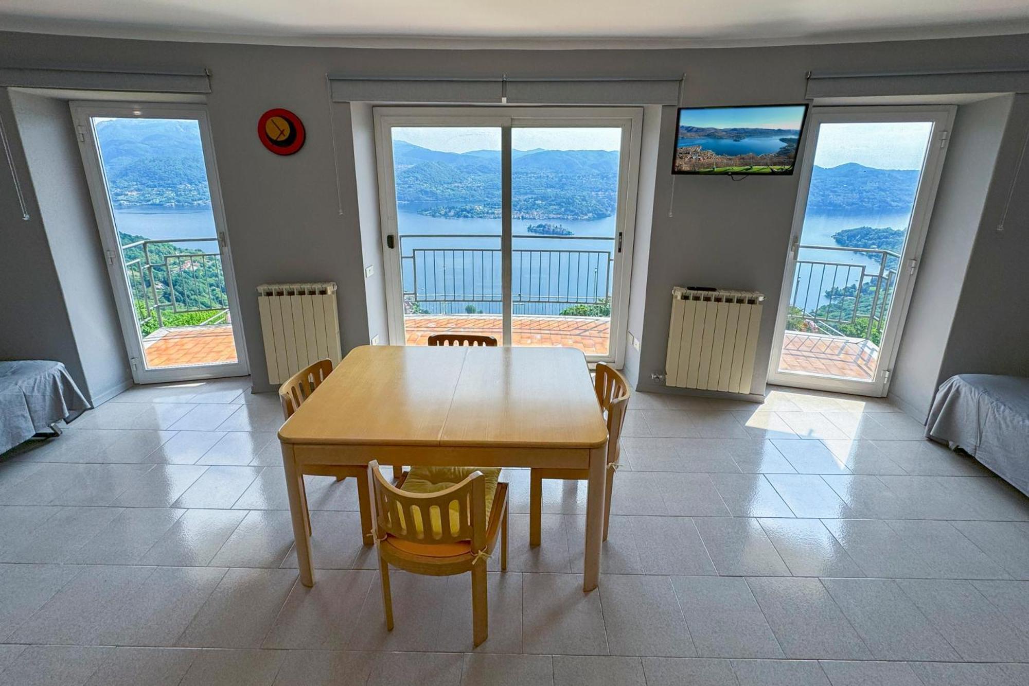 Appartamento Alberti Con Vista Lago Madonna Del Sasso 外观 照片